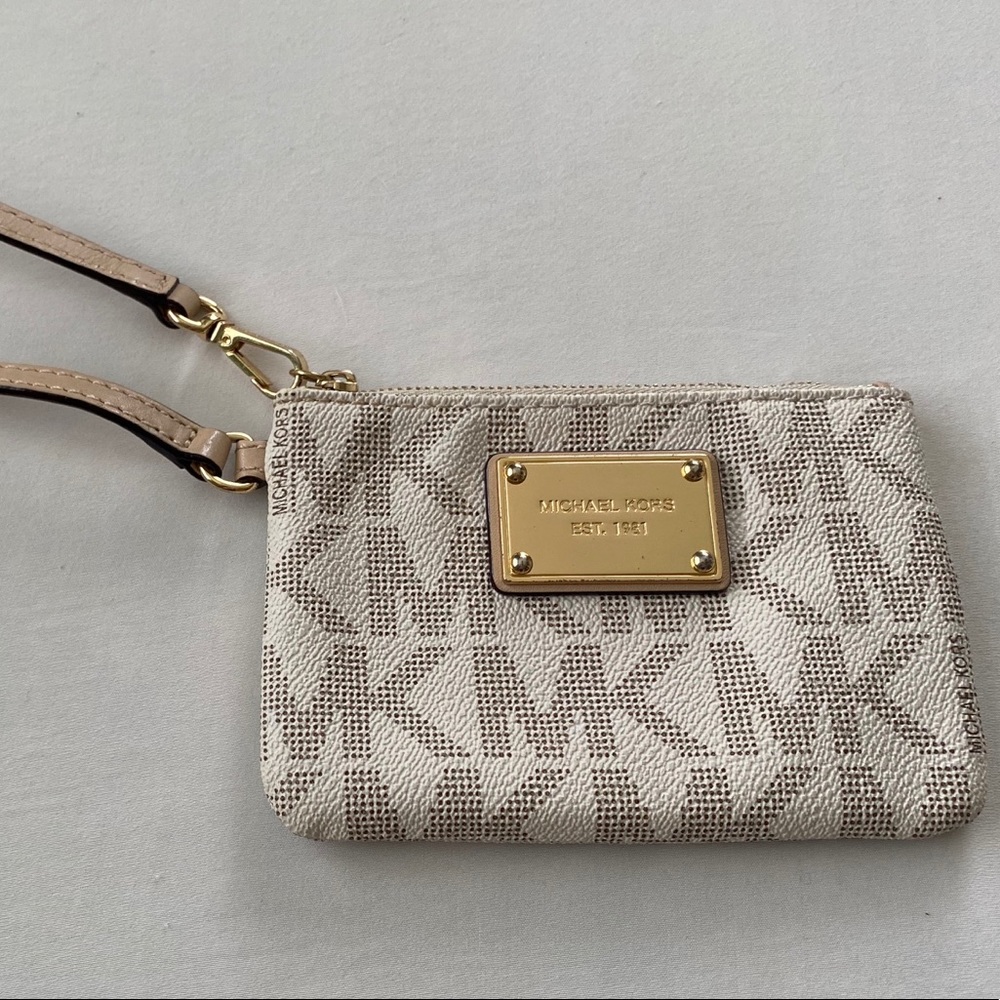 Michael Kors Wristlet - Picture 1 of 6